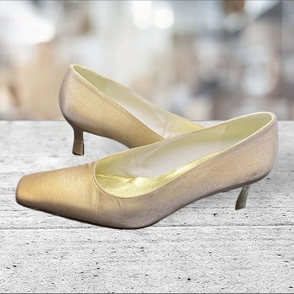 Stuart Weitzman Wm’s Sz 8.5 Gold Champagne Shimmer Metallic Spool Heel Pumps - Picture 1 of 9